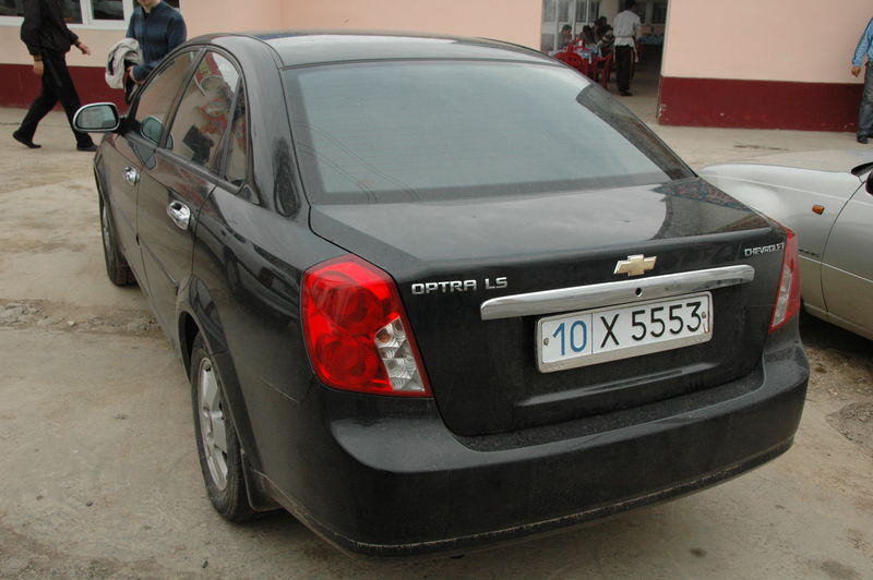 Фотографии -> Поездки ->  Поездка в Ташкент (18-24 марта 2009) -> Поездка в Ташкент (18-24 марта 2009) - Chevrolet Optra. Спереди - обычная Lacetti седан